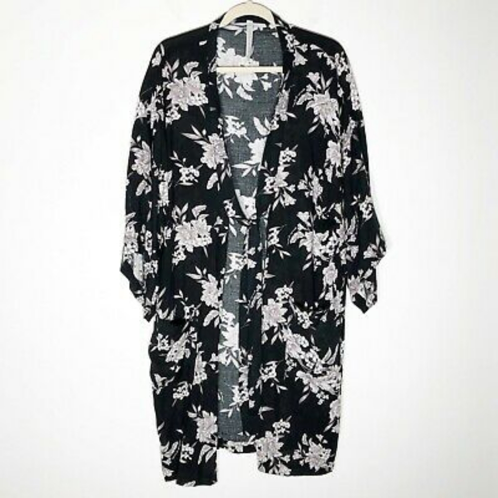 Maya Kimono Black Floral